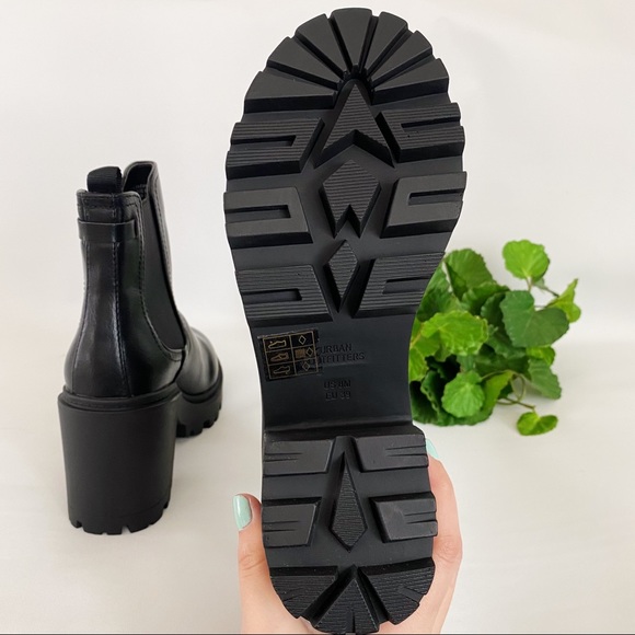 Urban Outfitters UO Chloe Chelsea Timeless Boot Black Heeled Chunky 90s Y2K New - Picture 14 of 16